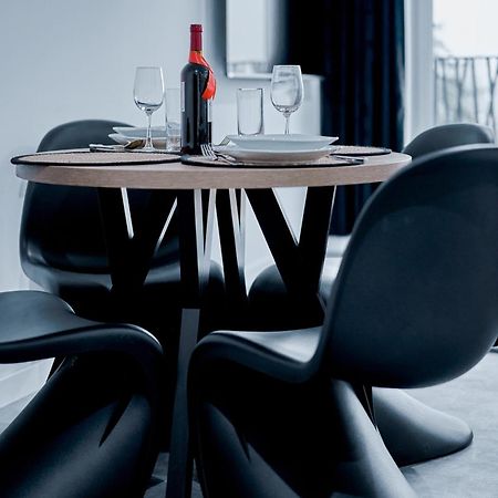Apartament Sztuk Pieknych 10 ピワ エクステリア 写真