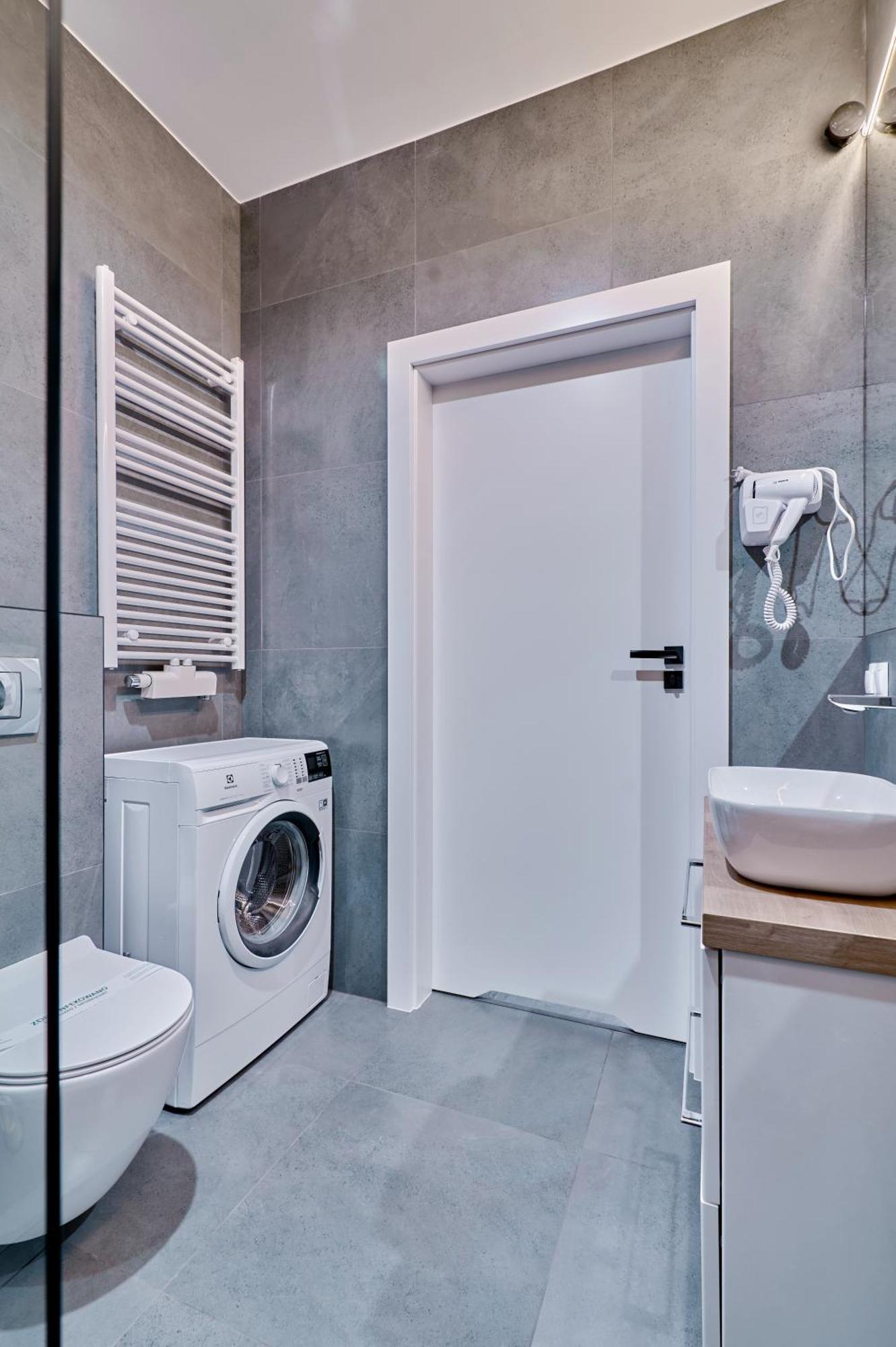 Apartament Sztuk Pieknych 10 ピワ エクステリア 写真